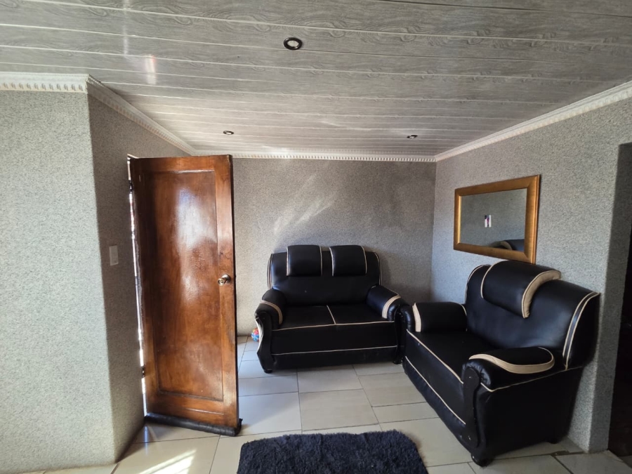 5 Bedroom Property for Sale in Rocklands Free State